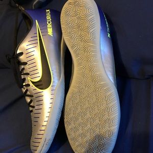 Nike Men’s 10.5 Indoor Soccer Shoes